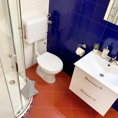 Standard By Hi5 - Rákóczi 175 * Budapest