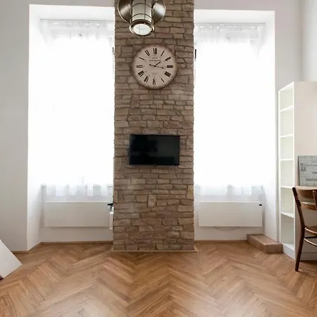 Standard By Hi5 - Rákóczi 175 Budapest