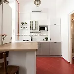 Standard By Hi5 - Rakoczi 175 * Budapest